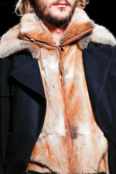 Look 15